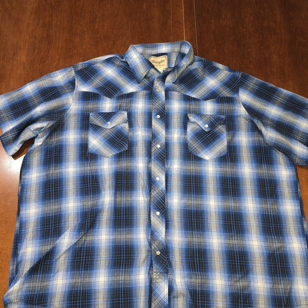 Wrangler Blue and White Plaid Casual Shirt